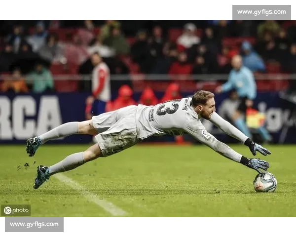 球场演技名场面:争执 “起飞” 看呆对手